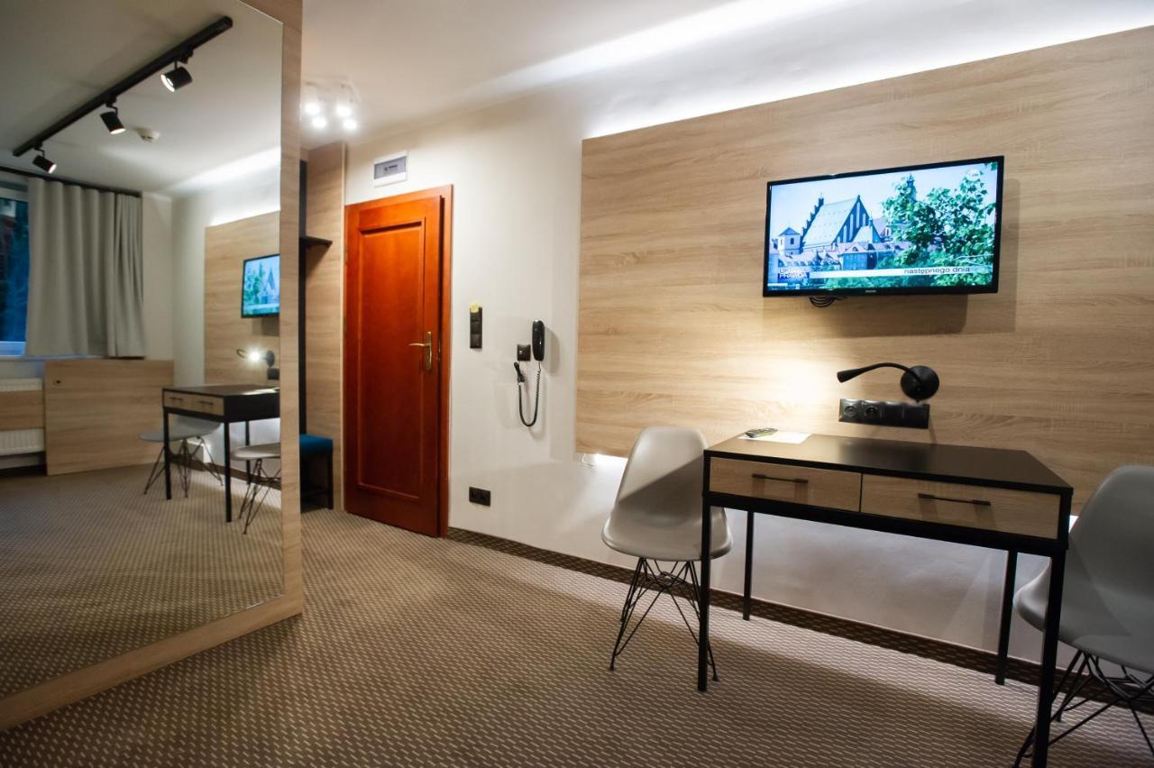 Hotel Zagron Щирк Екстер'єр фото