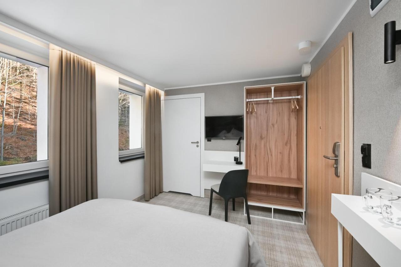 Hotel Zagron Щирк Екстер'єр фото