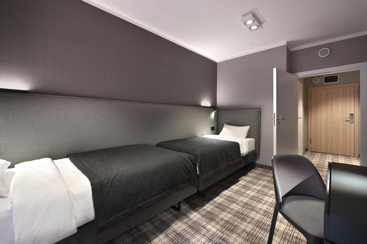 Hotel Zagron Щирк Екстер'єр фото