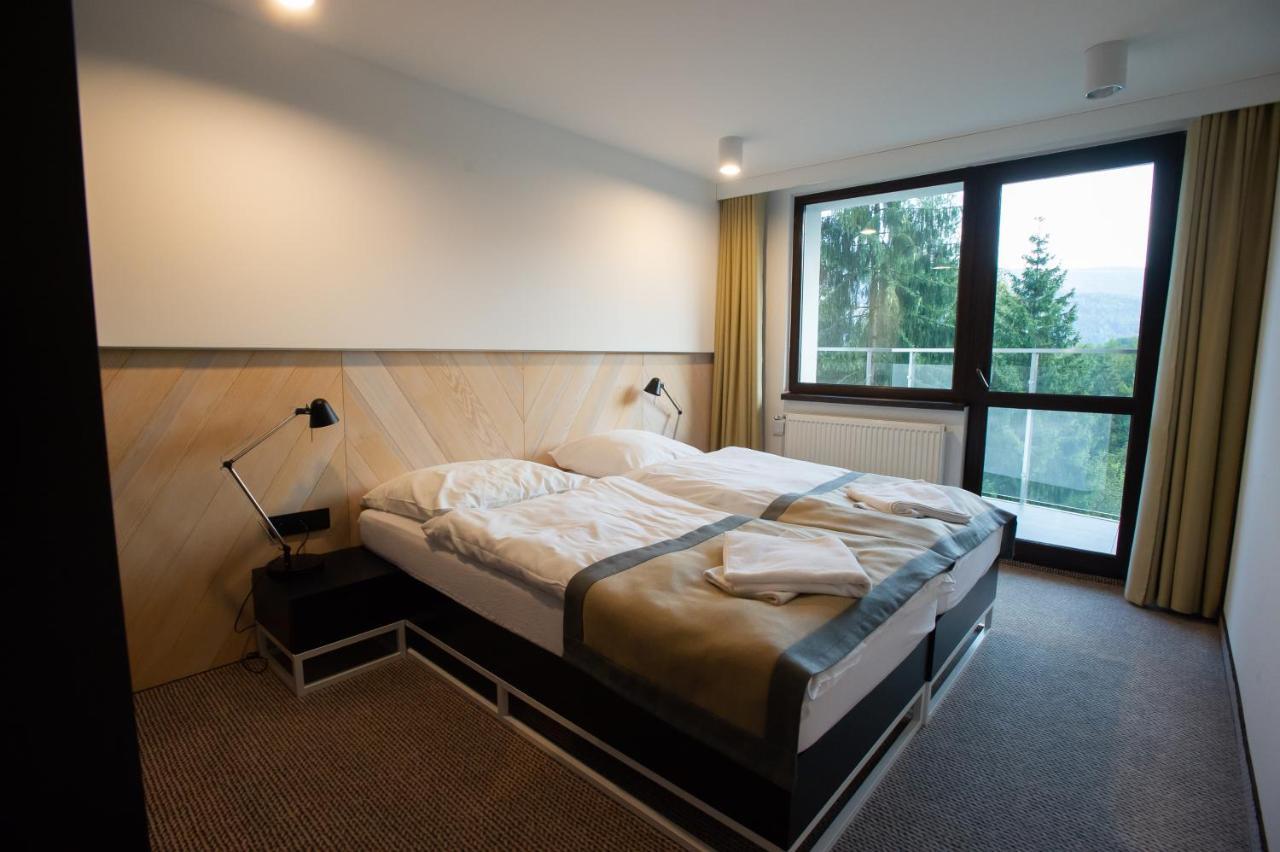 Hotel Zagron Щирк Екстер'єр фото