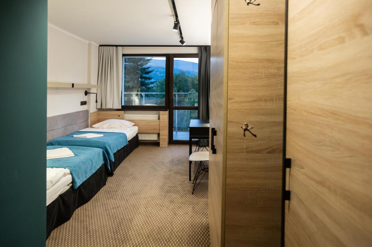Hotel Zagron Щирк Екстер'єр фото