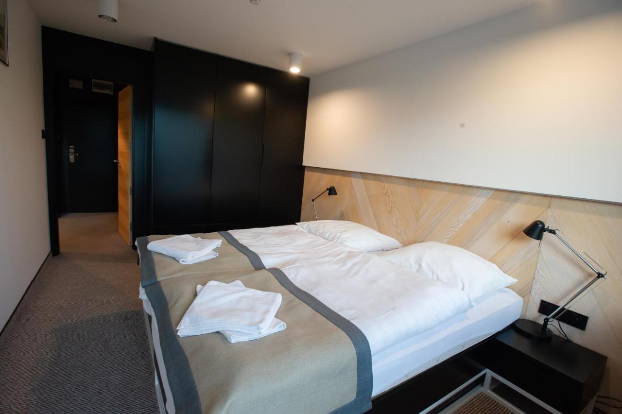 Hotel Zagron Щирк Екстер'єр фото