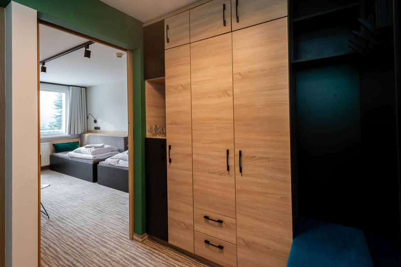 Hotel Zagron Щирк Екстер'єр фото